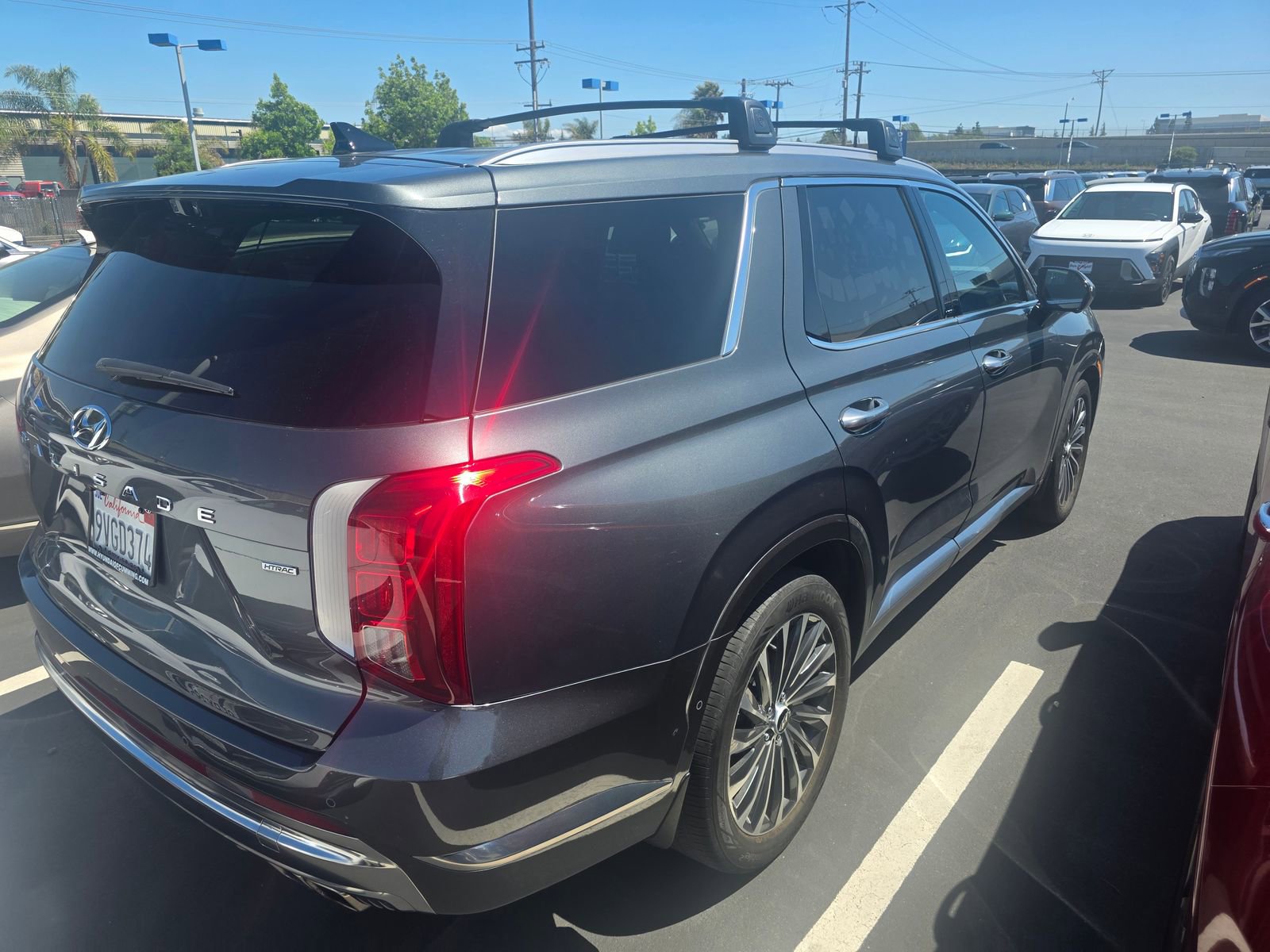 Used 2023 Hyundai Palisade Calligraphy w/ Winter Package AWD/4WD image 3