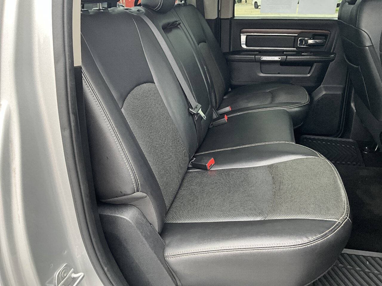 Used 2015 RAM 2500 Laramie w/ Convenience Group AWD/4WD image 29