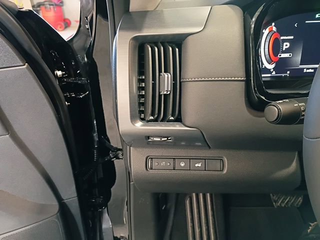 New 2026 Nissan Pathfinder SL image 24