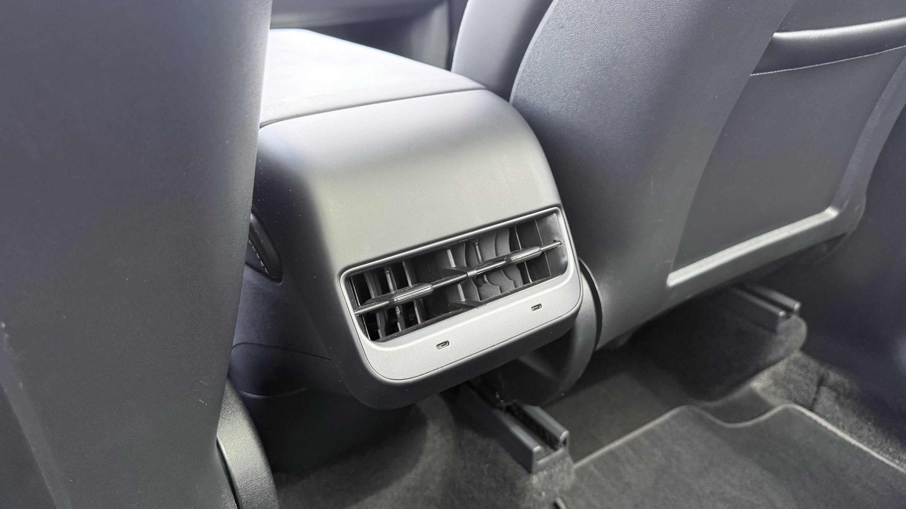Used 2024 Tesla Model Y Long Range RWD image 44