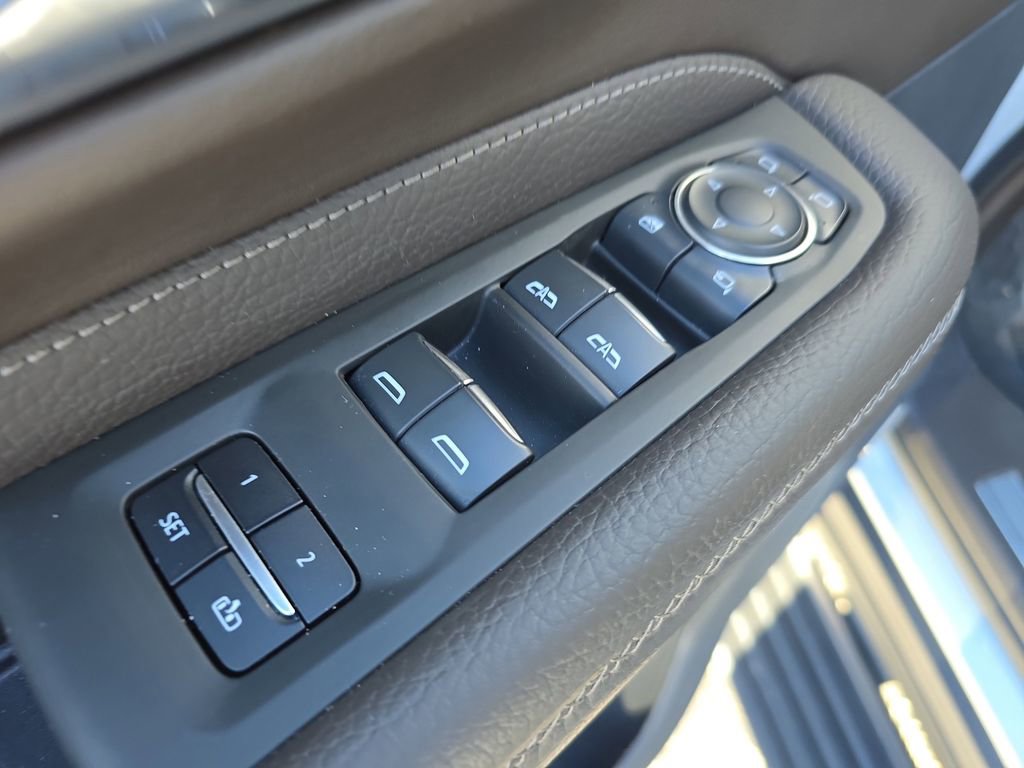 Used 2022 GMC Yukon XL Denali w/ Denali Premium Package image 18