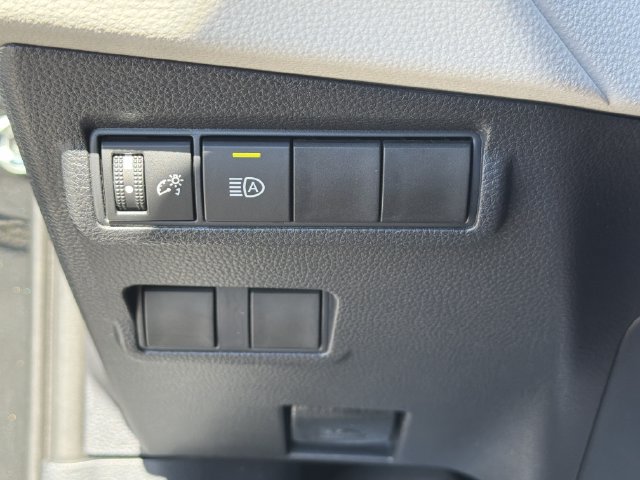 Used 2025 Toyota Corolla Cross L FWD image 32