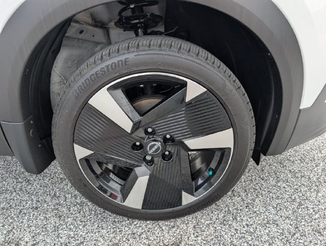 Used 2025 Nissan Kicks SR w/ Illumination Package FWD image 9