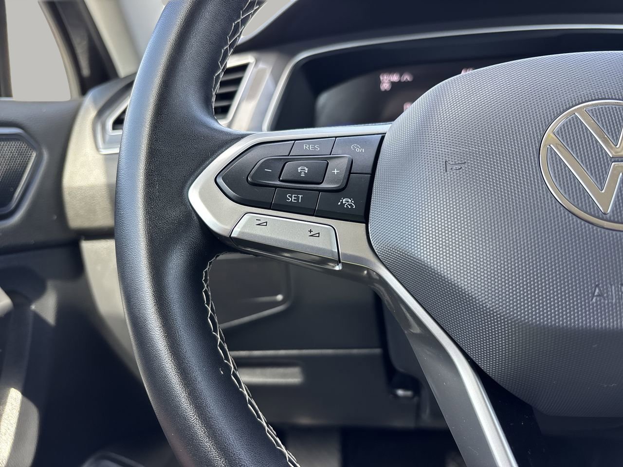 Used 2024 Volkswagen Tiguan SE image 27