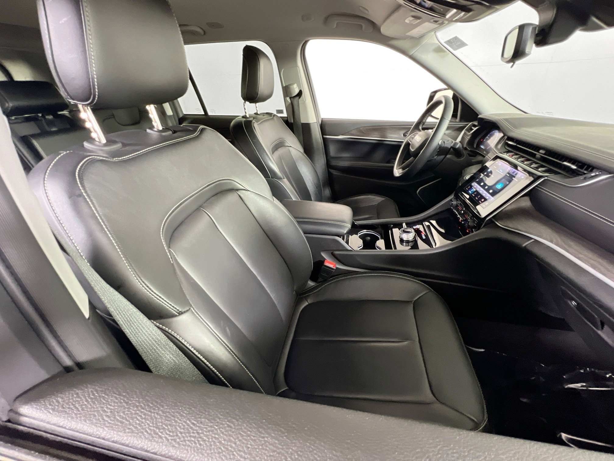 Used 2022 Jeep Grand Cherokee Limited image 24