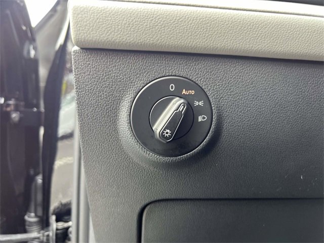 Used 2024 Volkswagen Taos SE image 18