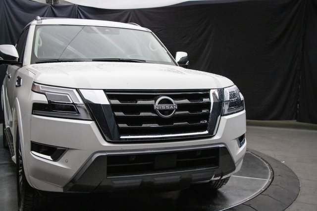 Used 2024 Nissan Armada Platinum w/ Captain's Chairs Package image 3