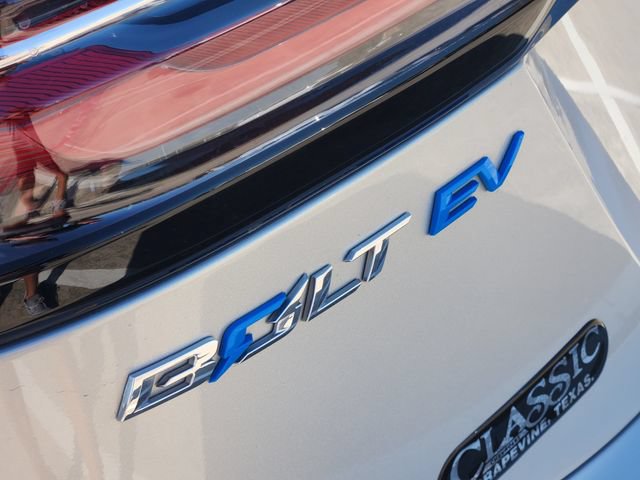 Used 2023 Chevrolet Bolt LT w/ Infotainment Package FWD image 9