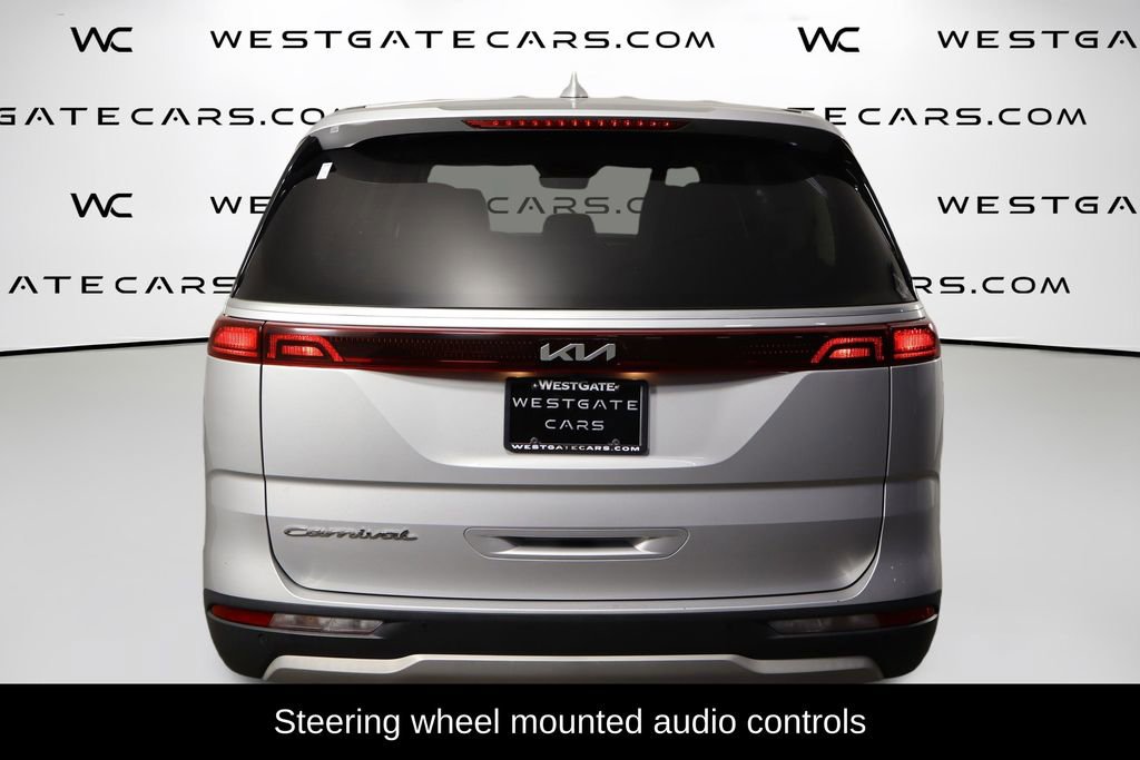 Used 2022 Kia Carnival LX FWD image 4