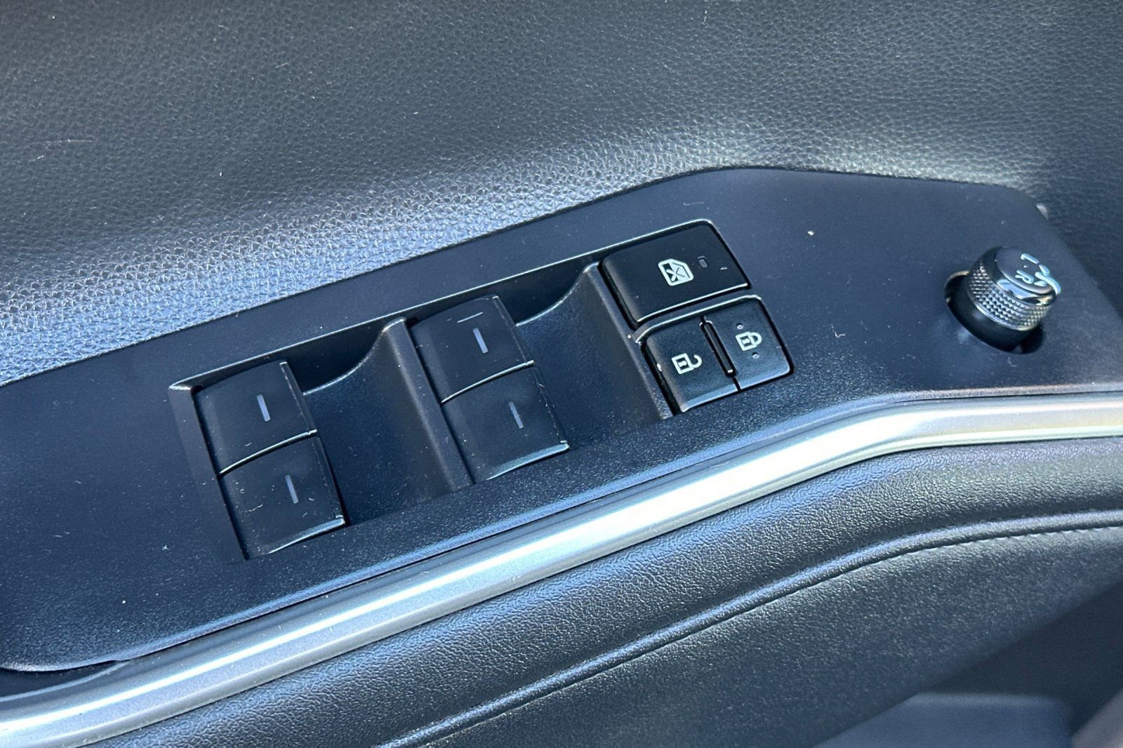 Used 2023 Toyota Highlander LE image 14