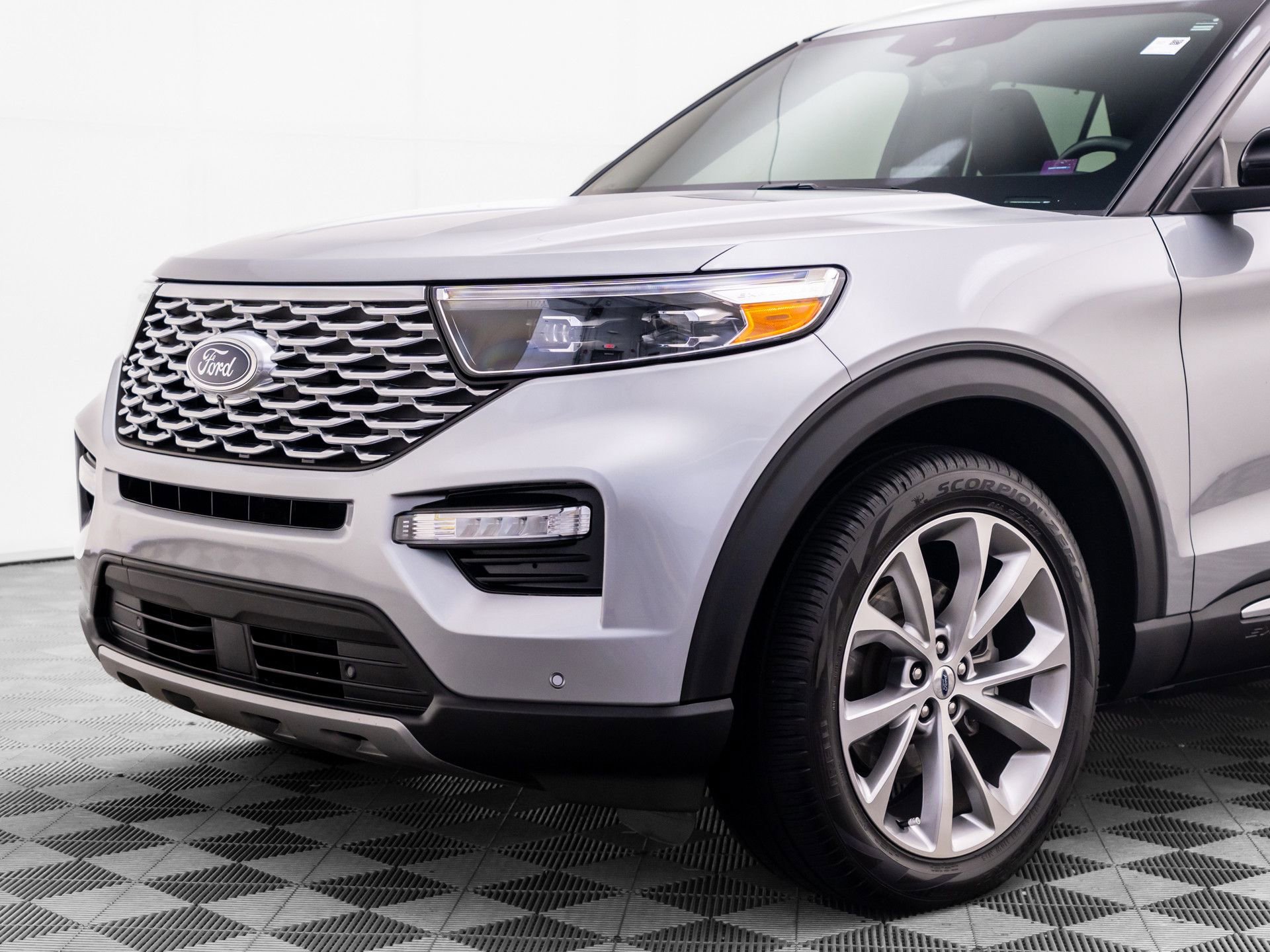 Used 2023 Ford Explorer Platinum w/ Technology Package AWD/4WD image 39