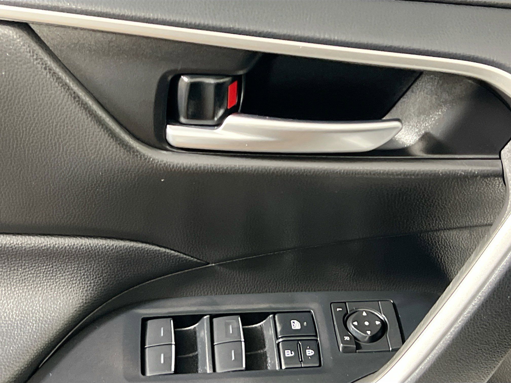 Used 2025 Toyota RAV4 XLE Premium image 16