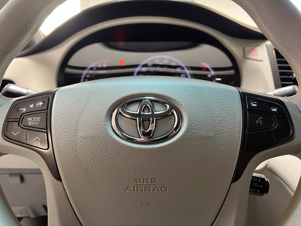 Used 2013 Toyota Sienna LE FWD image 32