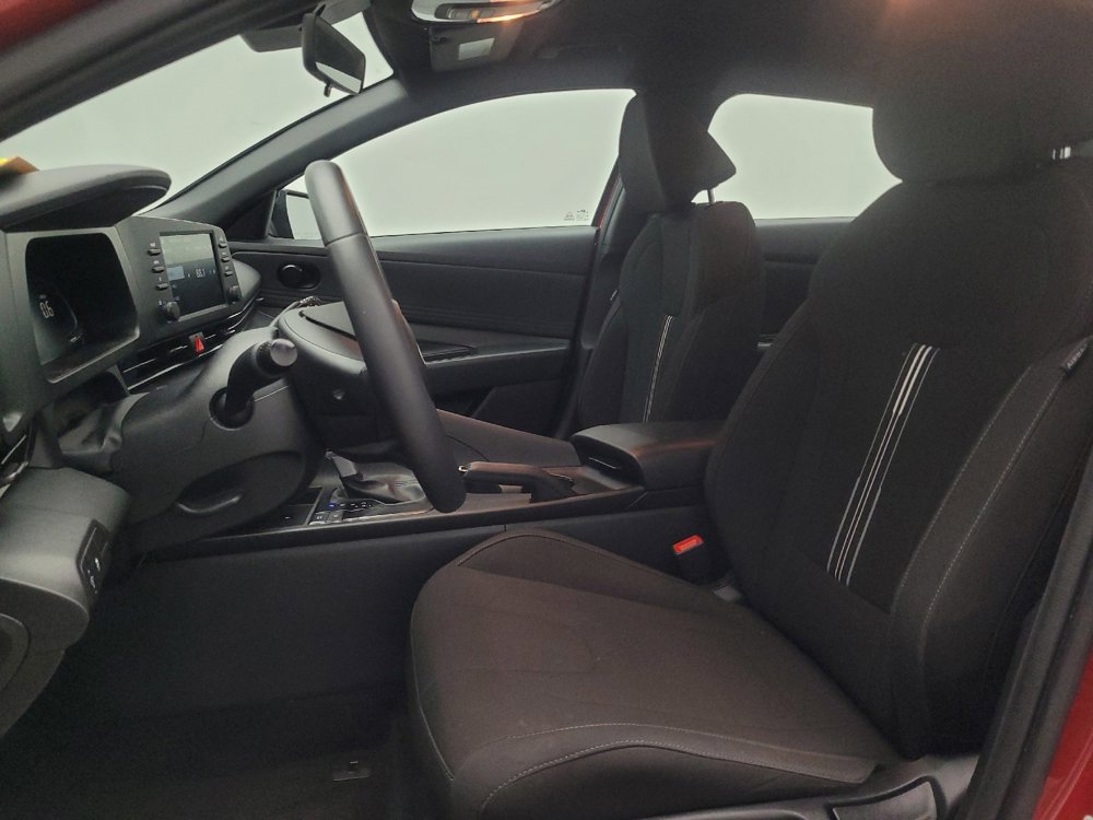 Used 2025 Hyundai Elantra Sport image 17