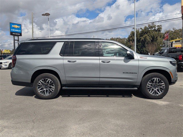 Certified 2025 Chevrolet Suburban Z71 image 3