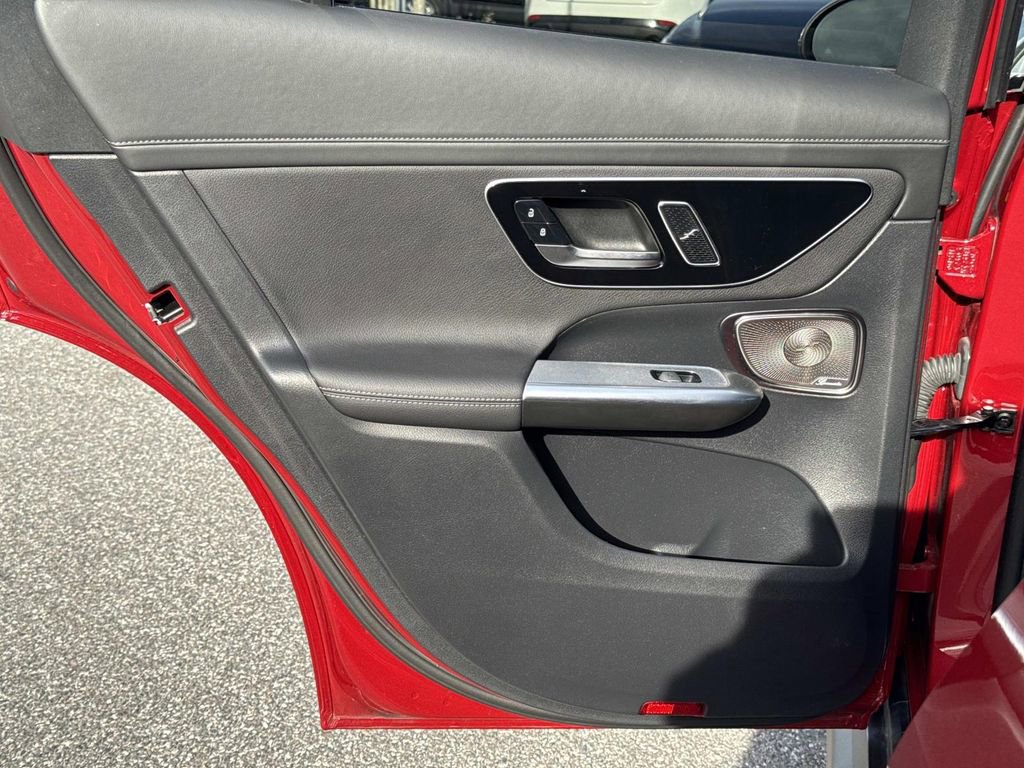 Used 2024 Mercedes-Benz GLC 300 4MATIC image 13