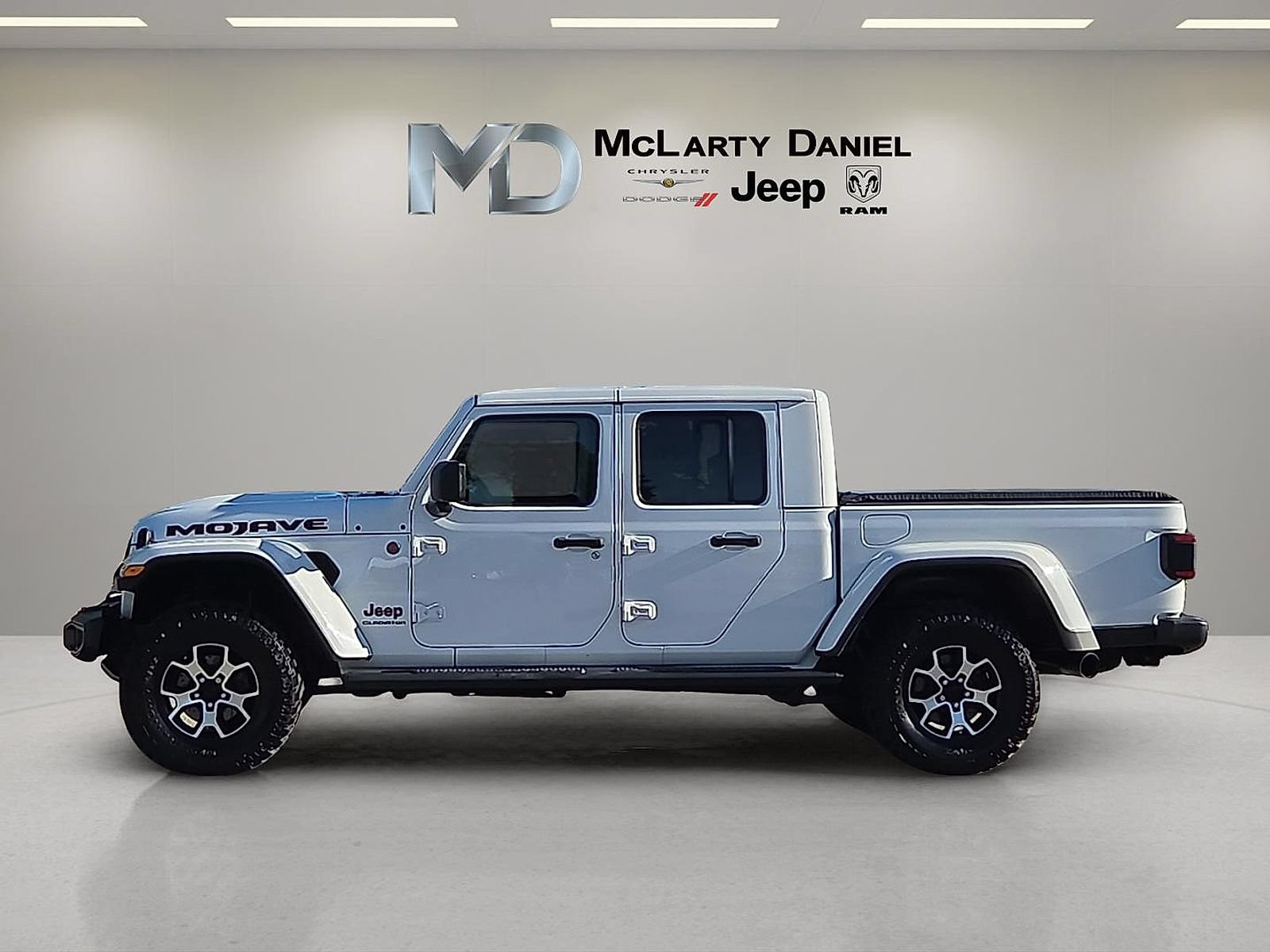 Used 2021 Jeep Gladiator Mojave w/ Uconnect 4C Nav & Sound Group AWD/4WD image 3