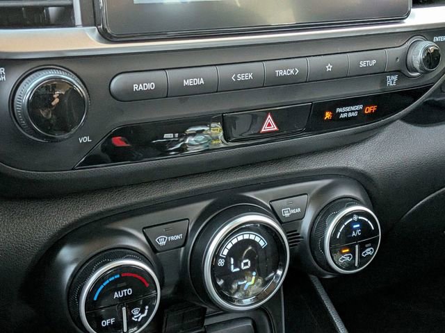 Used 2025 Hyundai Venue SEL image 21