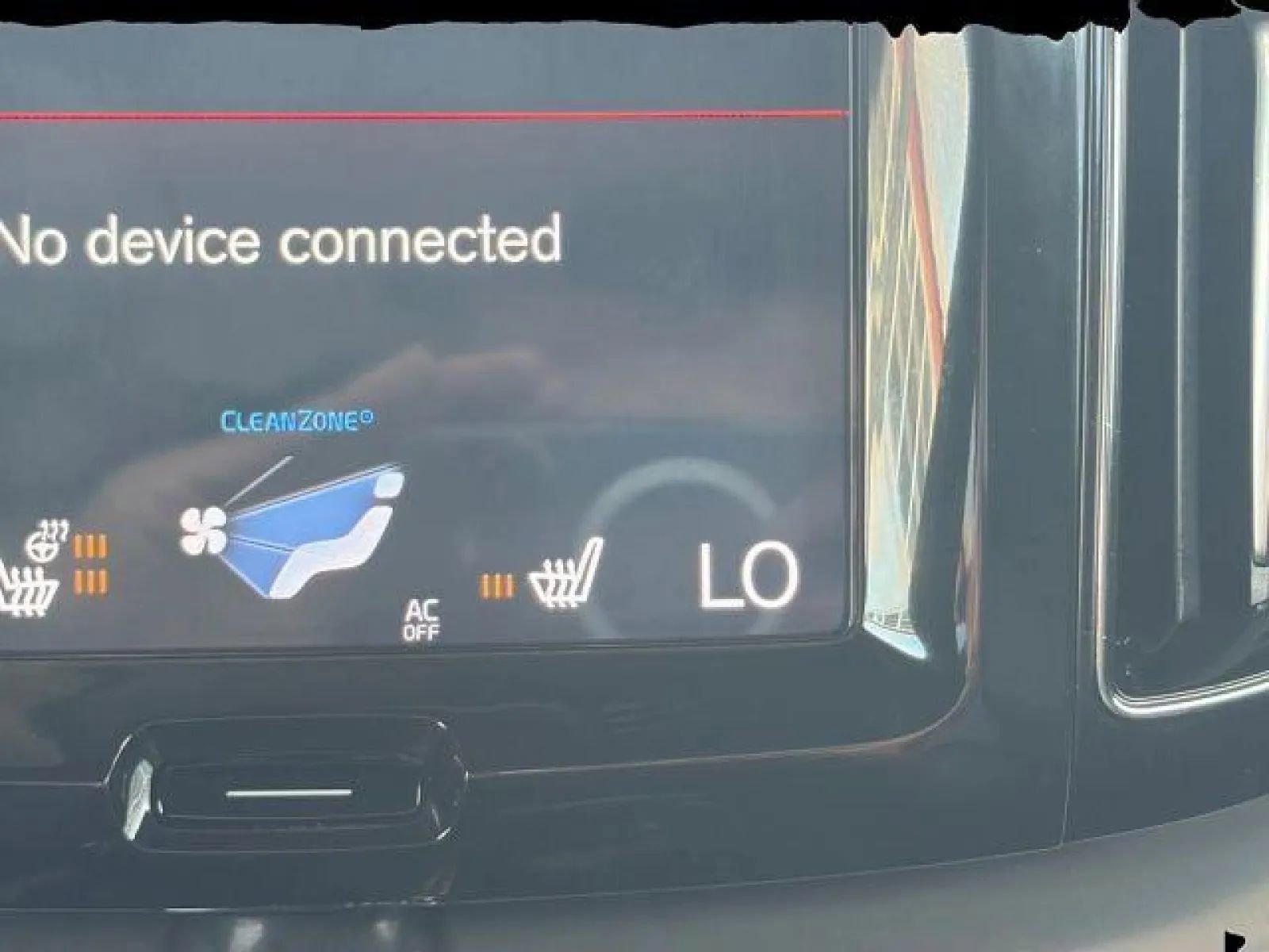 Used 2019 Volvo XC60 T5 Momentum w/ Multimedia Package AWD/4WD image 19