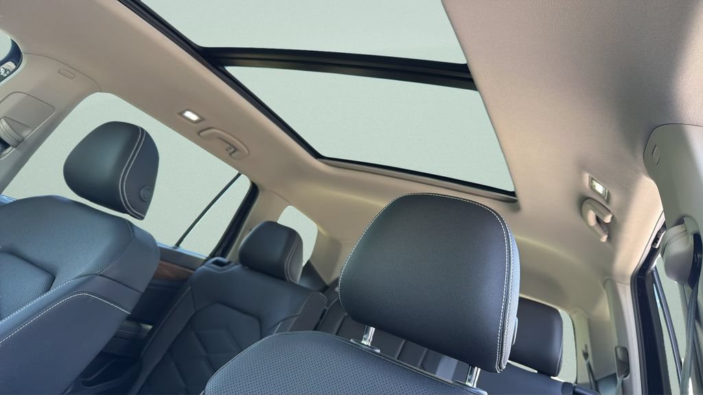 New 2026 Volkswagen Atlas SE FWD image 16
