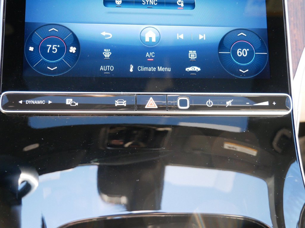 Used 2025 Mercedes-Benz GLC 300 4MATIC image 23