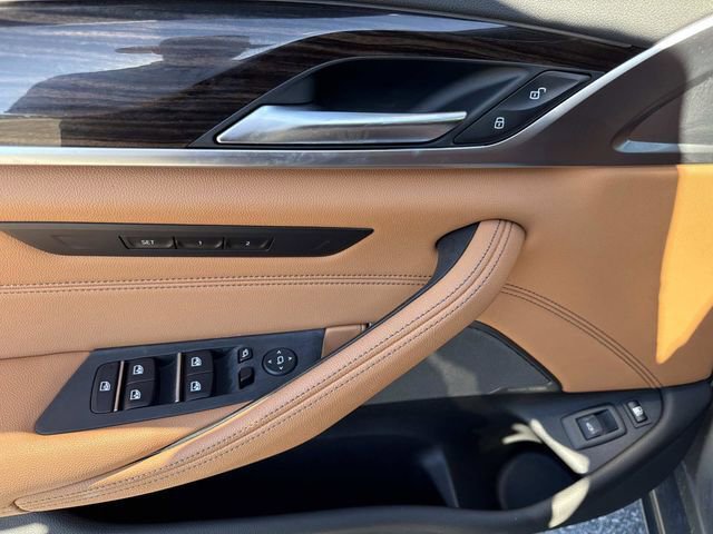 Used 2022 BMW 530e w/ Premium Package image 19