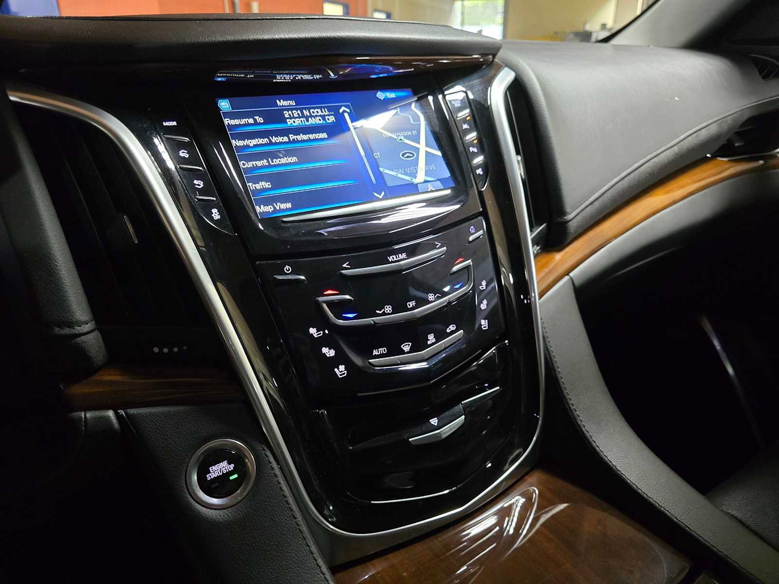 Used 2020 Cadillac Escalade Premium Luxury image 30