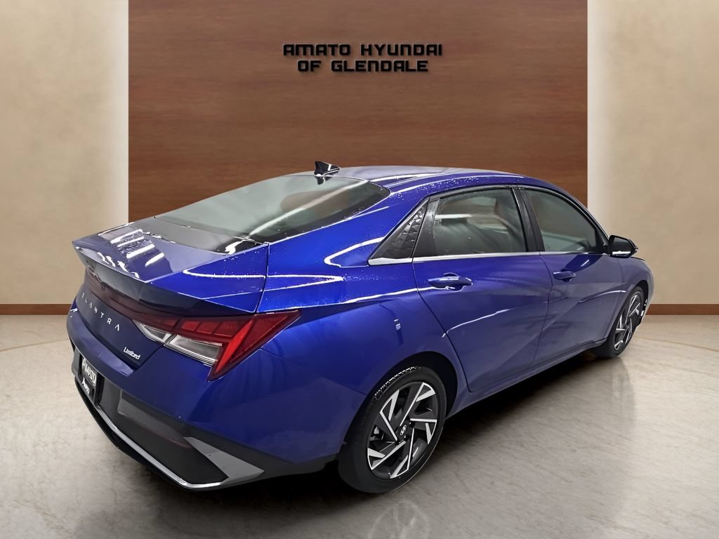Certified 2025 Hyundai Elantra Limited FWD image 6