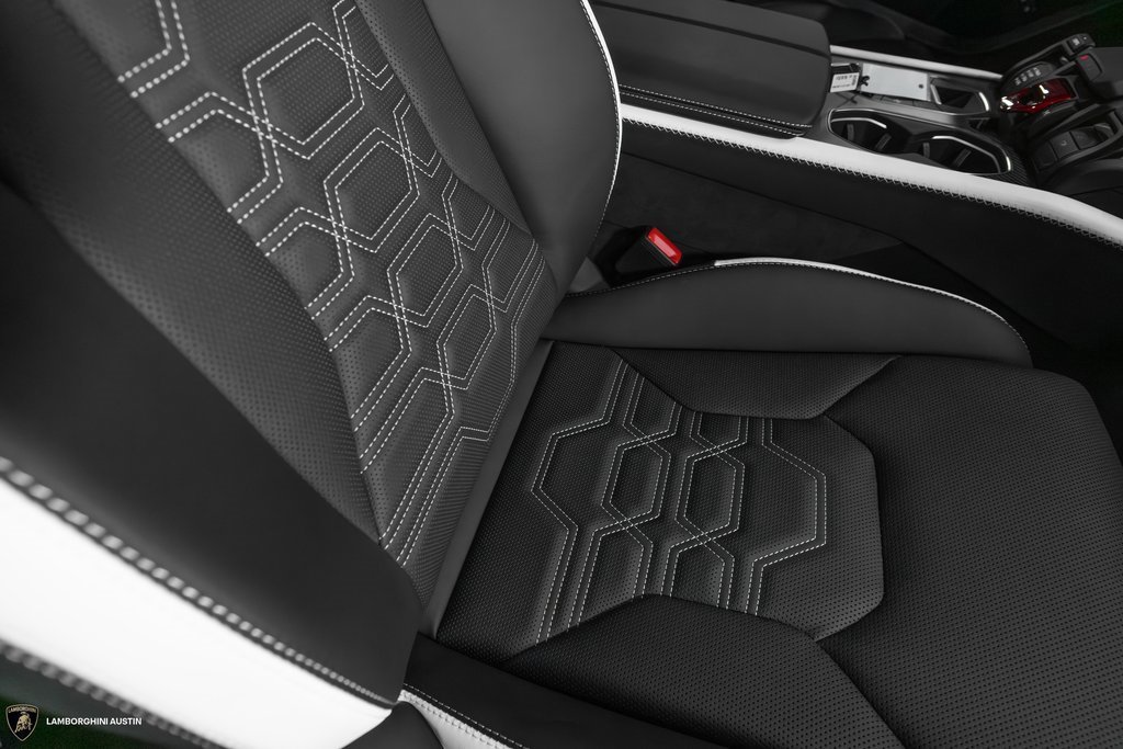 Used 2025 Lamborghini Urus SE image 54