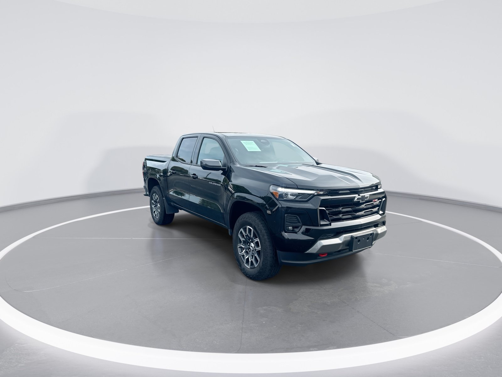 Used 2025 Chevrolet Colorado Z71 AWD/4WD image 2