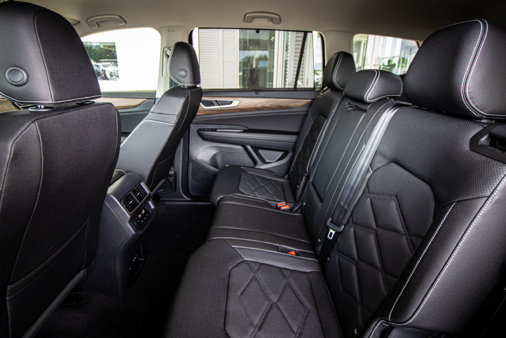New 2026 Volkswagen Atlas SE FWD image 28