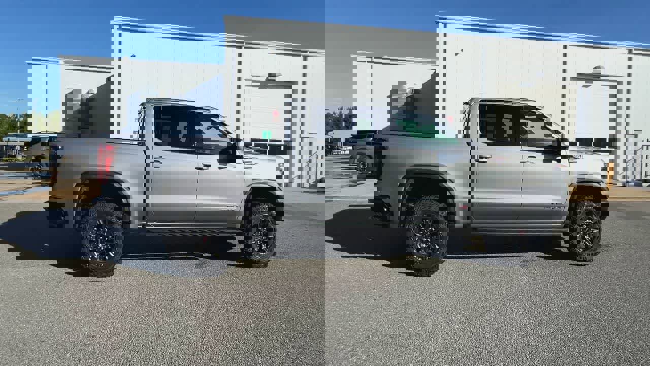 Used 2025 GMC Sierra 1500 AT4X image 9