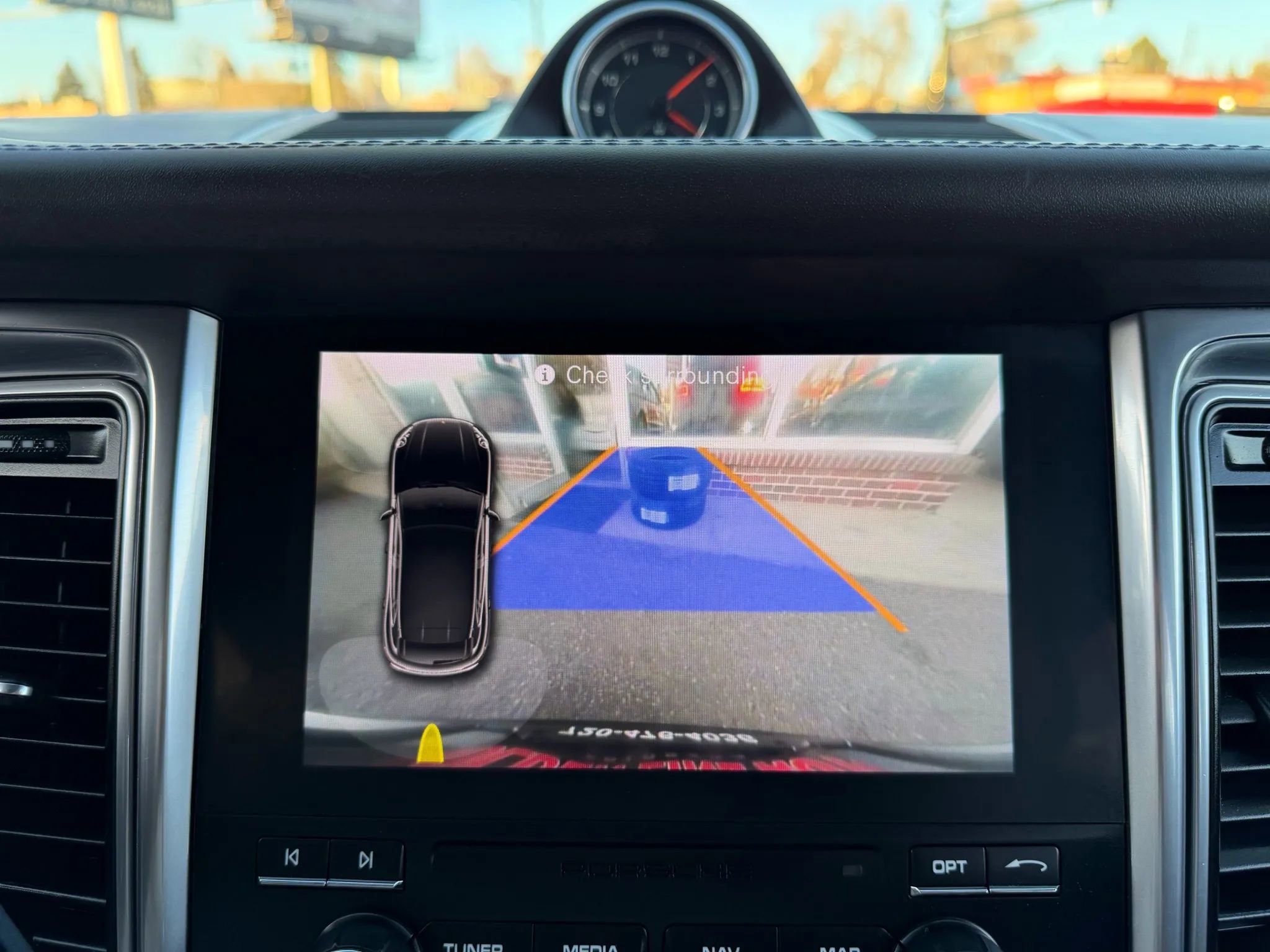 Used 2018 Porsche Macan Sport Edition image 38