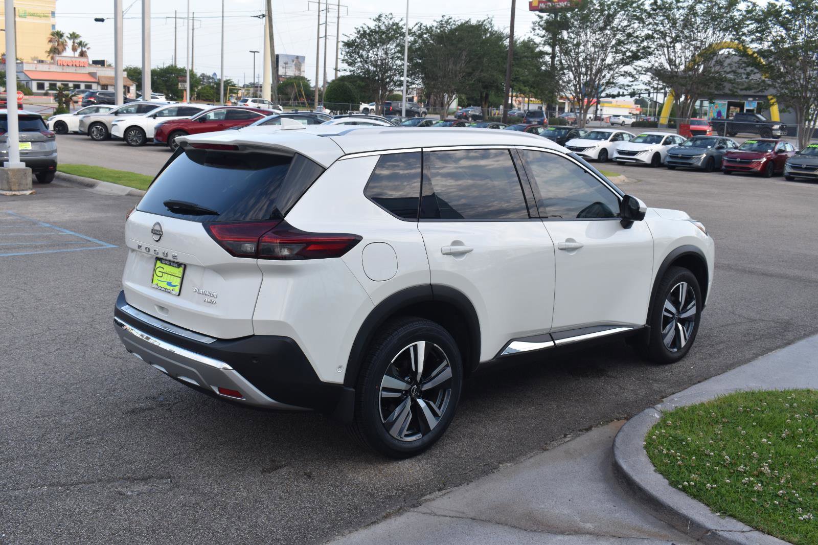 Used 2023 Nissan Rogue Platinum w/ Platinum Premium Package AWD/4WD image 12