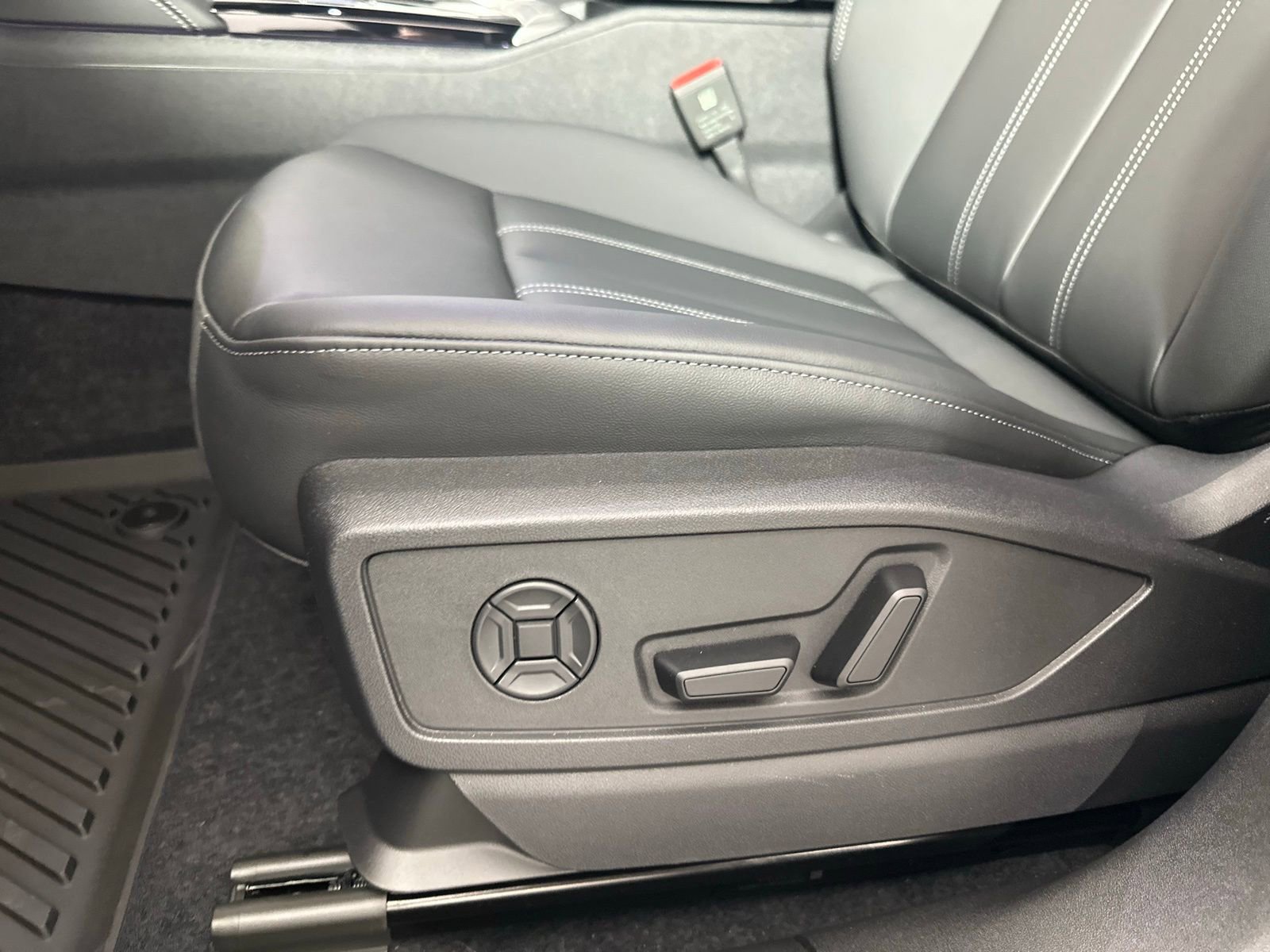 Certified 2025 Audi Q5 Premium w/ Premium Plus AWD/4WD image 11