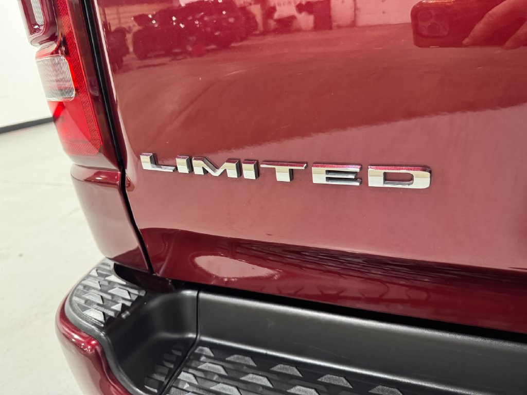 Used 2022 RAM 1500 Limited w/ Body-Colour Bumper Group AWD/4WD image 32