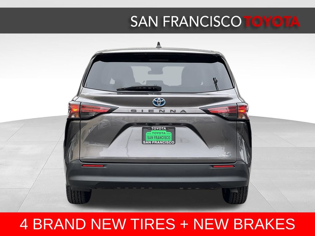 Certified 2021 Toyota Sienna LE FWD image 4
