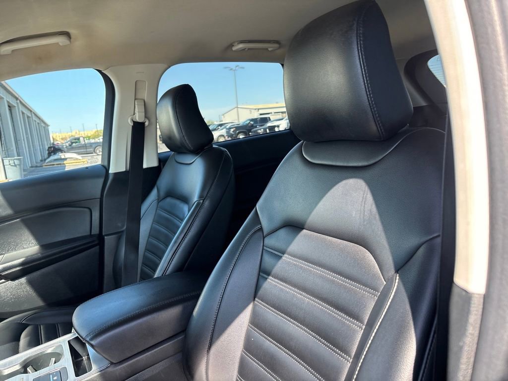 Used 2022 Ford Edge SEL AWD/4WD image 9