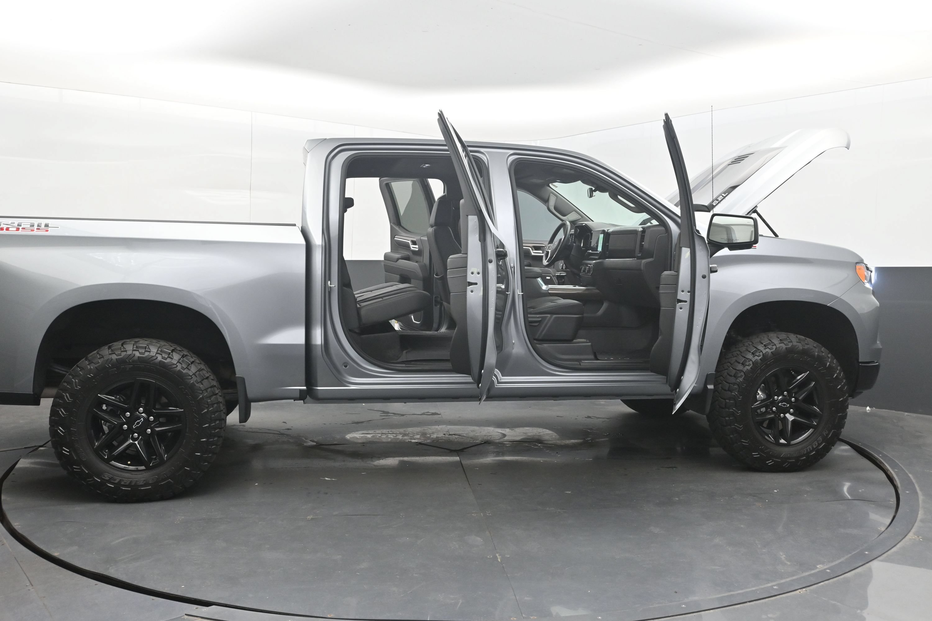 Used 2026 Chevrolet Silverado 1500 LT Trail Boss w/ LT Trail Boss Premium Package AWD/4WD image 45