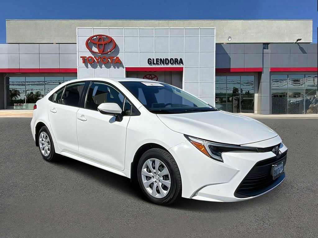 Certified 2024 Toyota Corolla LE image 1
