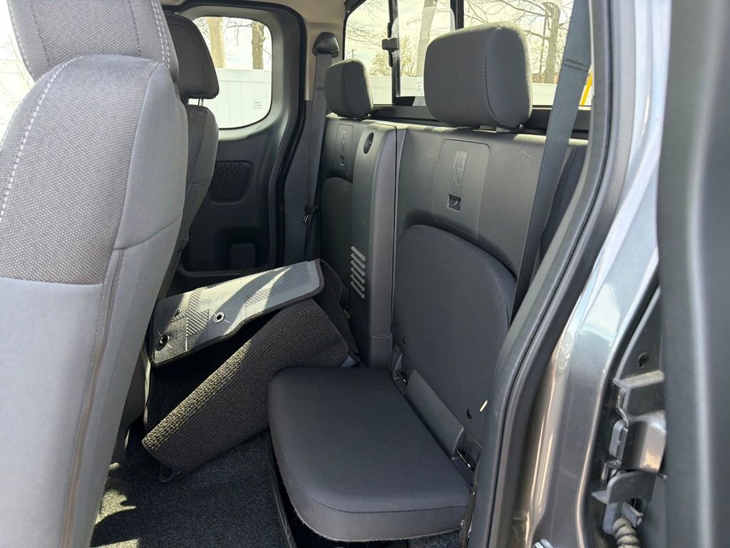 Used 2025 Nissan Frontier SV image 29