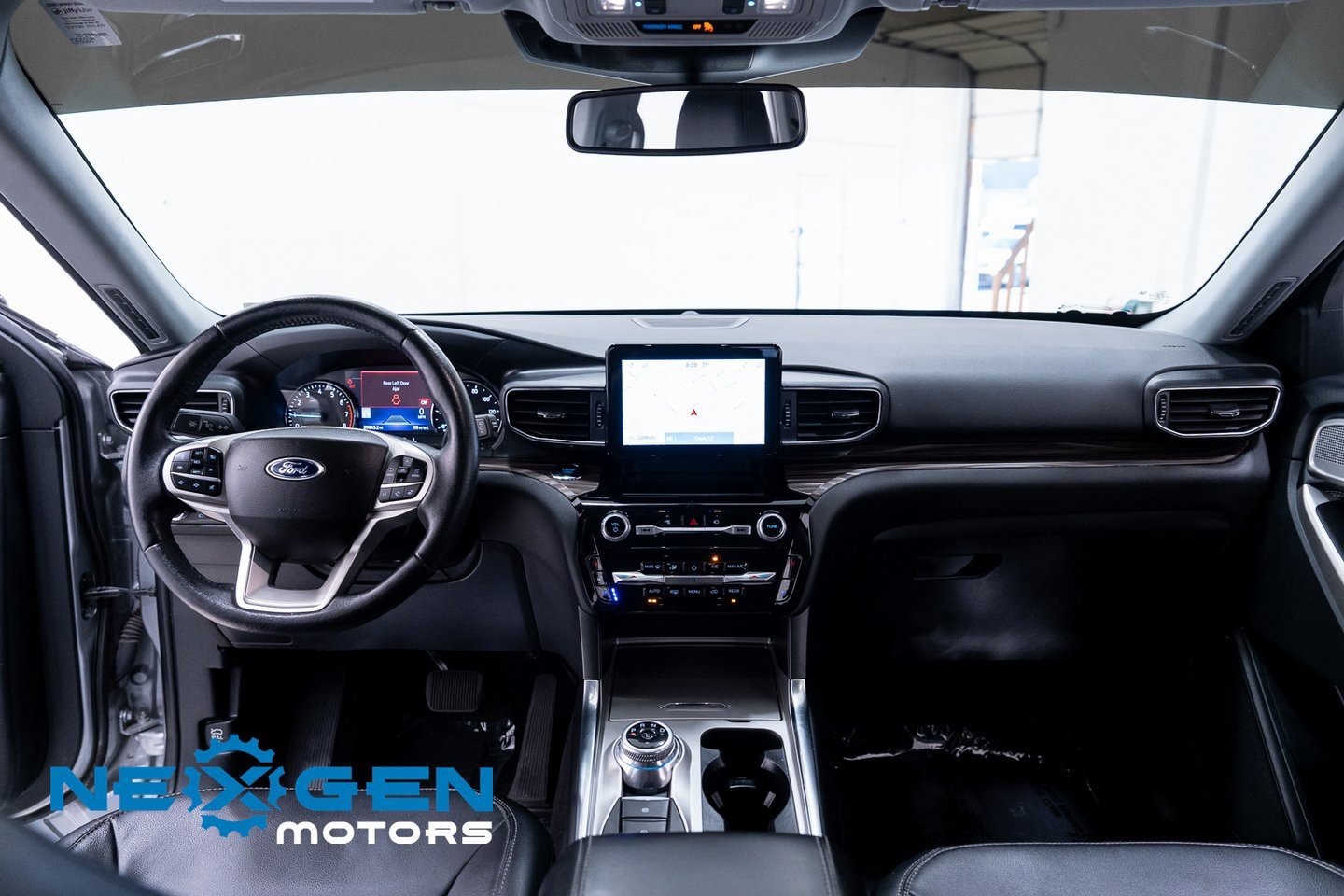 Used 2023 Ford Explorer Limited image 7