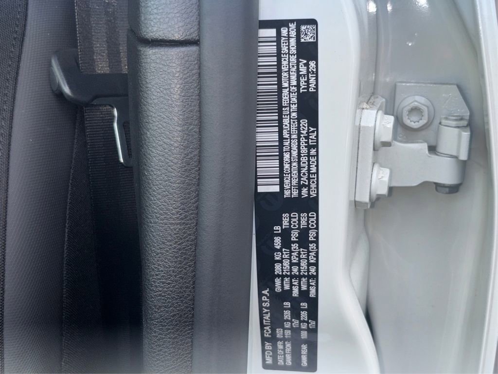 Used 2023 Jeep Renegade Latitude w/ Sun/Sound Group AWD/4WD image 16