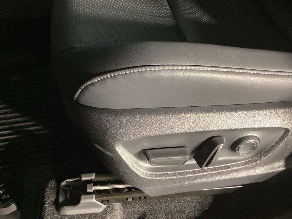 Used 2025 Toyota Crown Signia image 17