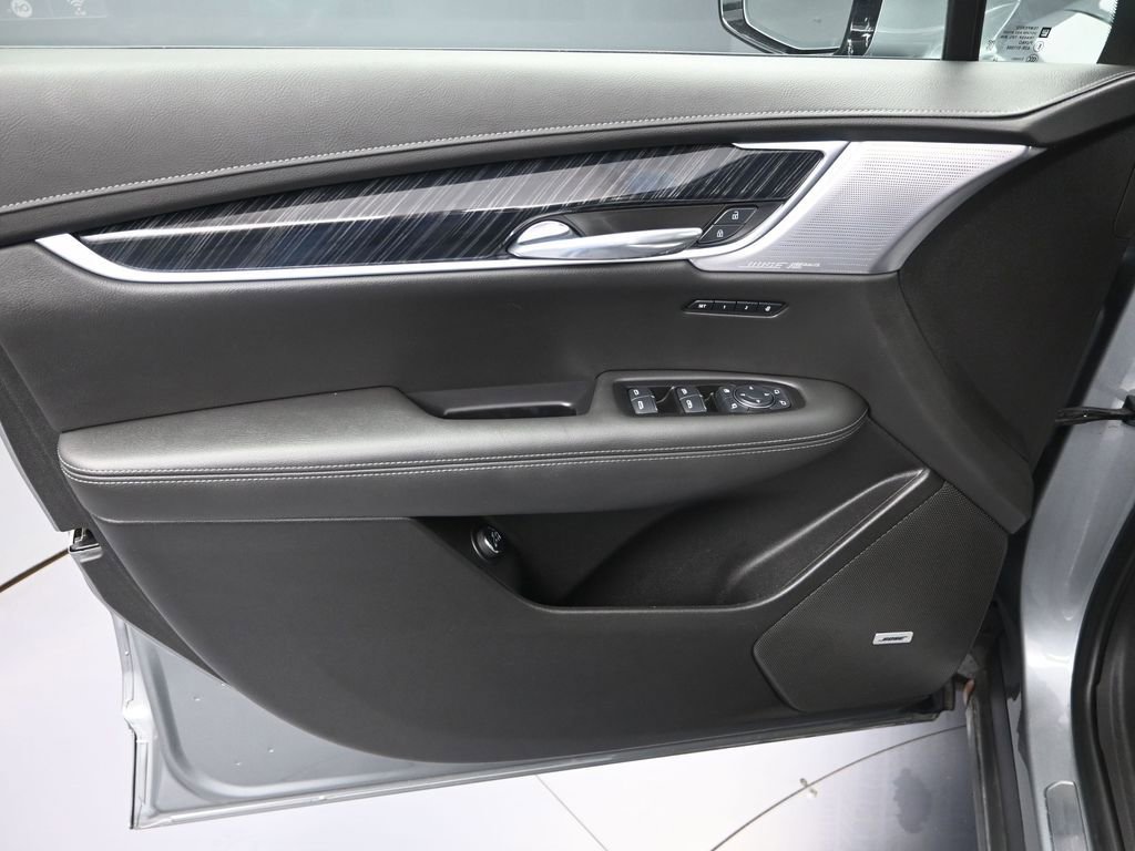Used 2025 Cadillac XT6 Premium Luxury image 10