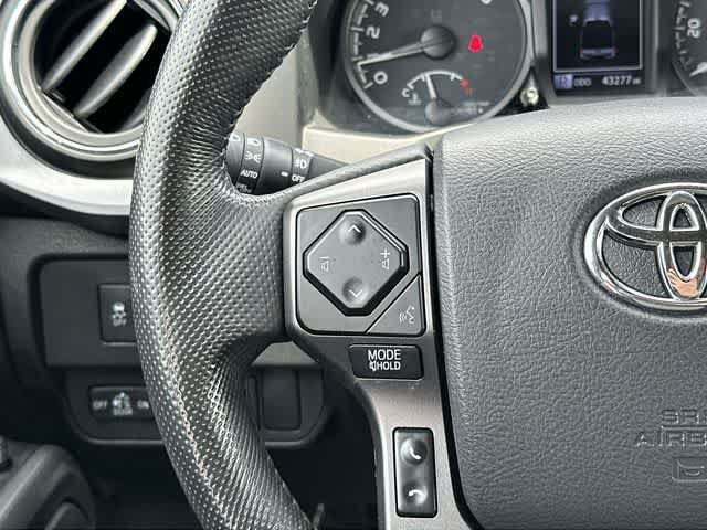 Used 2023 Toyota Tacoma TRD Off-Road w/ Technology Package AWD/4WD image 8