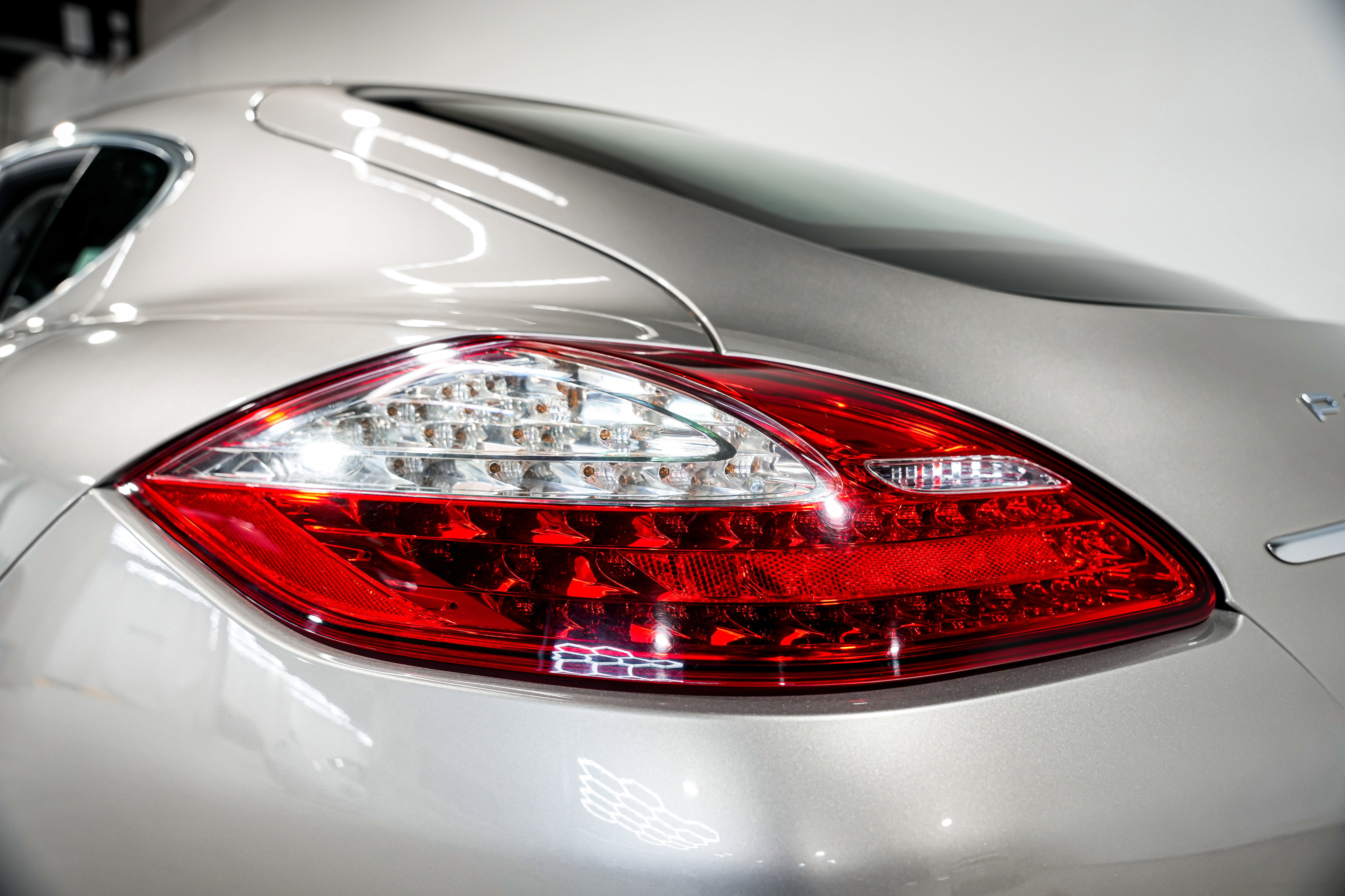 Used 2012 Porsche Panamera 4S image 39