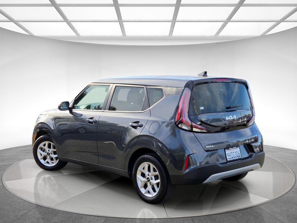 Used 2024 Kia Soul LX w/ Option Group 015 FWD image 5