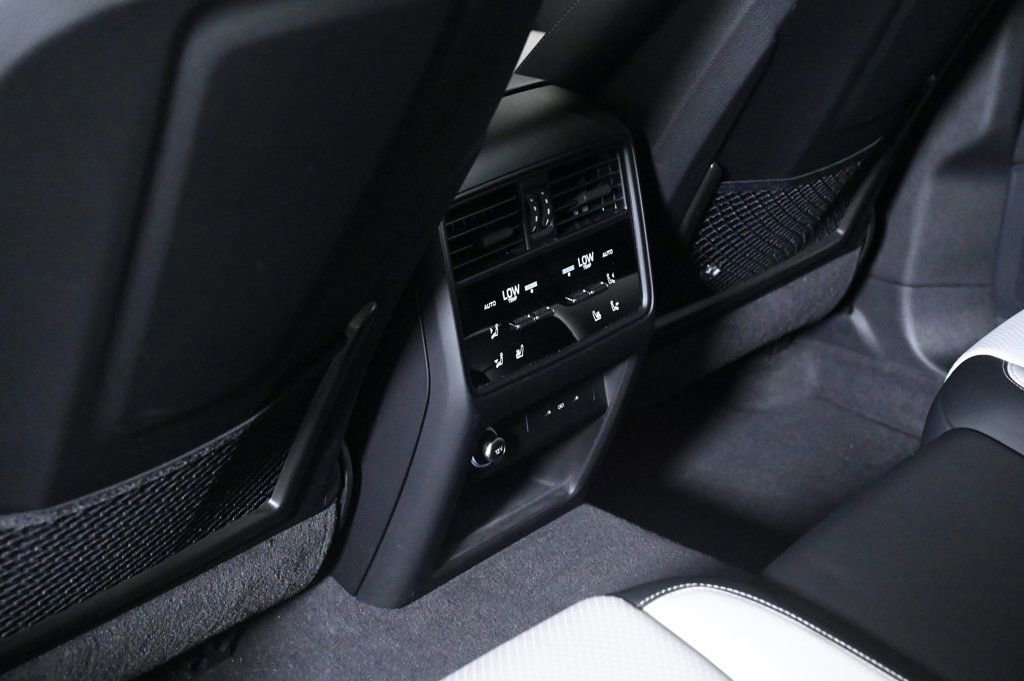 Certified 2025 Porsche Cayenne Coupe image 20