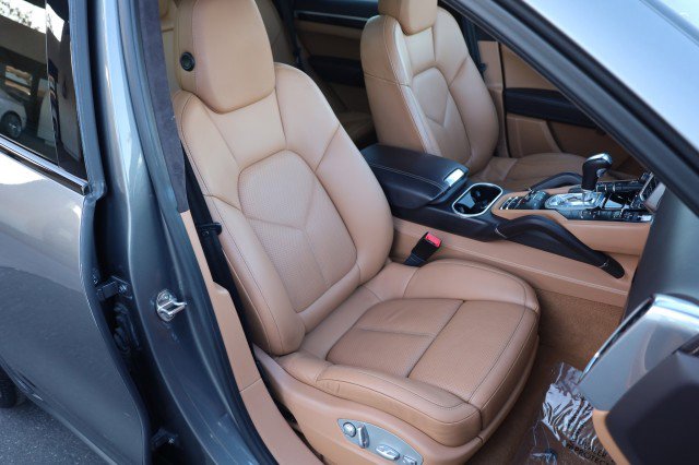 Used 2014 Porsche Cayenne GTS AWD/4WD image 52